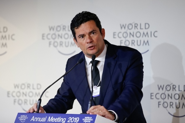 Em Davos, Moro fala sobre Flávio Bolsonaro e diz que governo não interfere em investigações - Pátria Digital
