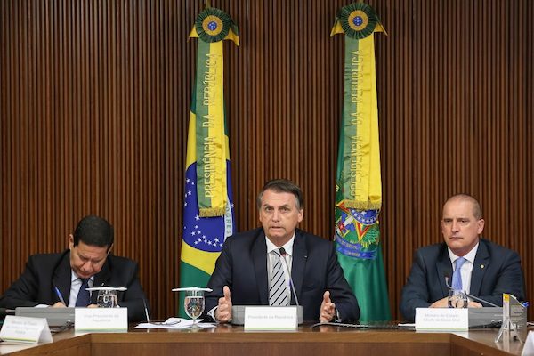 Bolsonaro assina MP do pente-fino no INSS; economia estimada é de R$ 9,8 bi. - Pátria Digital