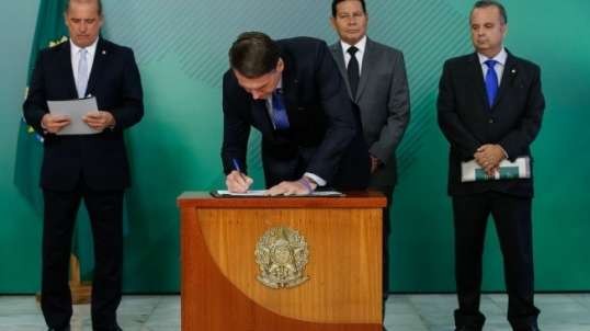 Presidente Bolsonaro assina Decreto contra fraudes do INSS