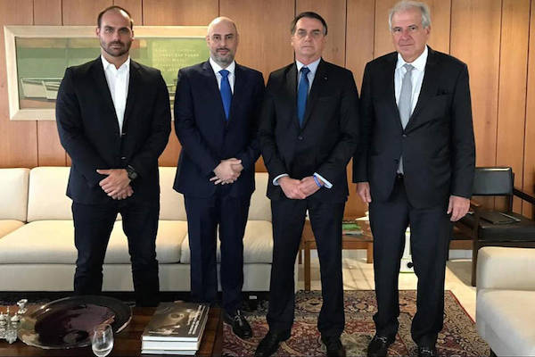 Bolsonaro recebe sócios da CNN Brasil - Pátria Digital