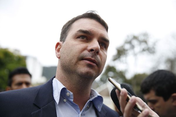 Para Bolsonaro, Queiroz é assunto de Flávio e não do governo, diz Gen. Heleno - Pátria Digital