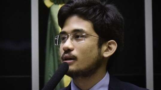 Kim Kataguiri se emociona em seu primeiro discurso oficial. Assista o vídeo!