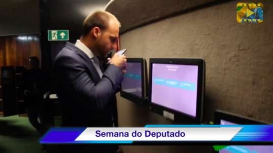 Eduardo Bolsonaro em sua primeira semana de trabalho. Assista o vídeo!