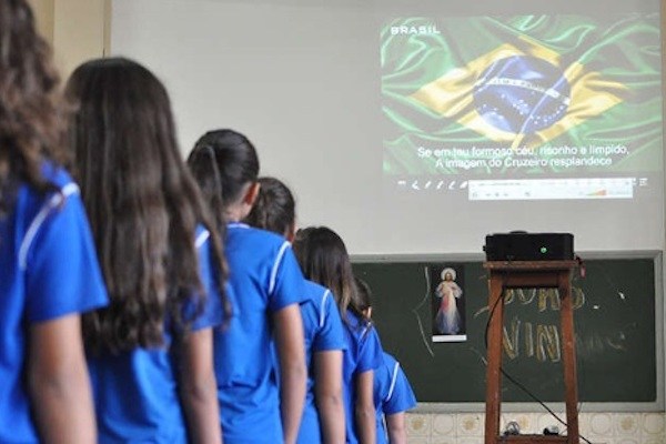 A esquerda brasileira não é patriota, seus valores estão na desagregação da família, desrespeito à pátria e o fim do pátrio poder! - Pátria Digital