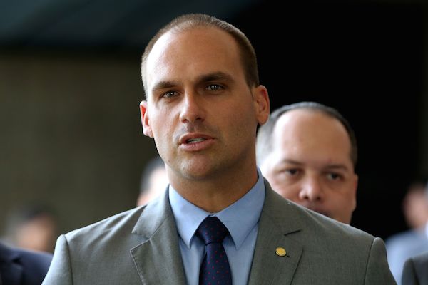 Eduardo Bolsonaro visita o pai e diz que melhora na saúde é ‘notória’ - Pátria Digital