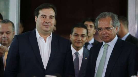 Rodrigo Maia e Paulo Guedes convergem sobre a reforma da previdência. Assista a entrevista!