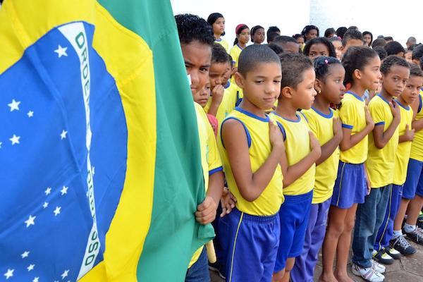MEC estimula patriotismo nas escolas e pede que hino nacional seja executado no primeiro dia de volta às aulas - Pátria Digital