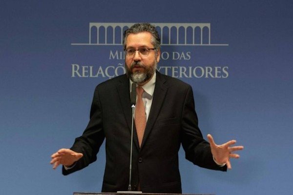 Ernesto Araújo denuncia plano da esquerda para manter Maduro no poder - Pátria Digital