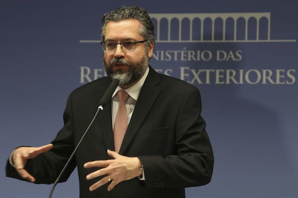 Na Polônia, ministro Ernesto Araújo, diz que Brasil vai contribuir pela paz no Oriente Médio - Pátria Digital