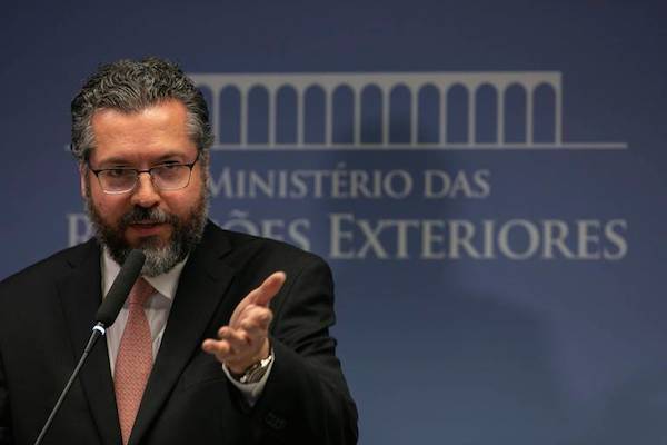 MRE Ernesto Araújo, critica duramente Maduro - Pátria Digital