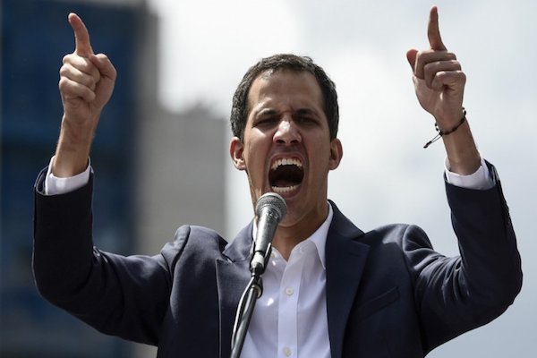 Juan Guaidó promete imunidade aos militares que permitirem entrada de ajuda humanitária - Pátria Digital