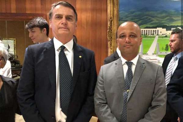 Bolsonaro oficializa Major Vitor Hugo como líder do governo na Câmara - Pátria Digital