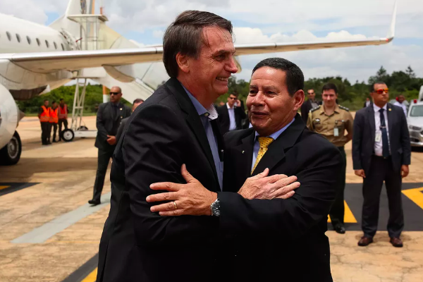 Bolsonaro de volta ao Palácio do Planalto pela primeira vez após cirurgia - Pátria Digital