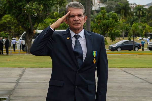 Bolsonaro participa da posse do General Silva e Luna à frente de Itaipu - Pátria Digital