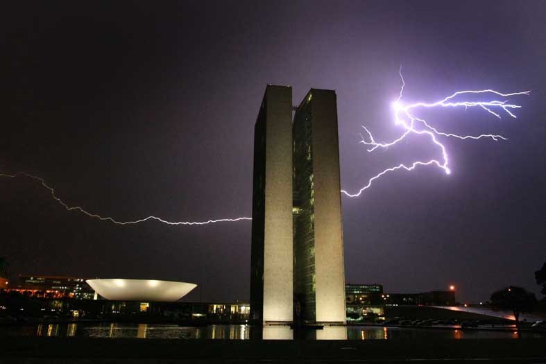 Câmara aprova PEC que eleva cota de emendas e obriga governo a executá-las. Isso que é jogar contra o Brasil! - Pátria Digital