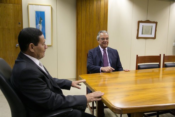 Hamilton Mourão esteve em reunião com presidente da Firjan. - Pátria Digital