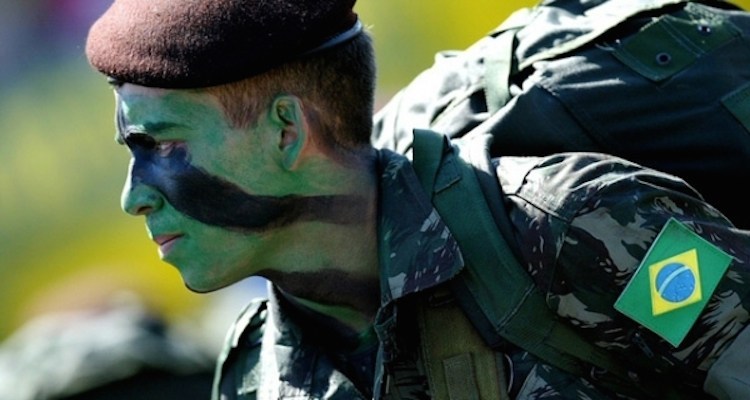 Dia 19 de Abril é o Dia do Exército. Quer prestar uma homenagem? Aprenda a fazer continência. Assista o vídeo! - Pátria Digital