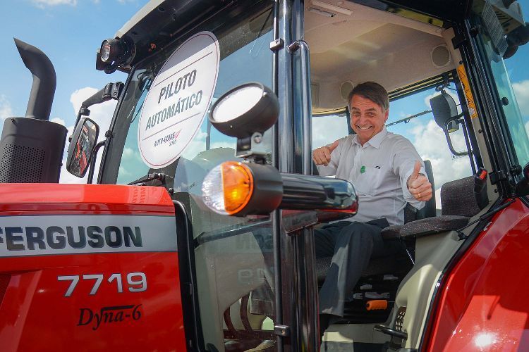 Emocionado, Bolsonaro discursa na abertura da Agrishow 2019 - QUESTIONE-SE