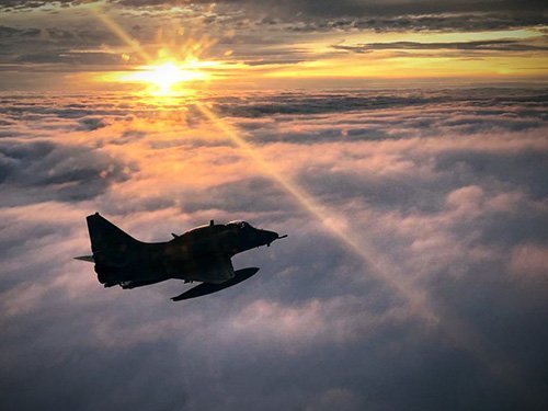 1° Esquadrão de Aviões de Interceptação e Ataque realiza ataque a alvos terrestres na fronteira do Brasil com a Bolívia. - Pátria Digital