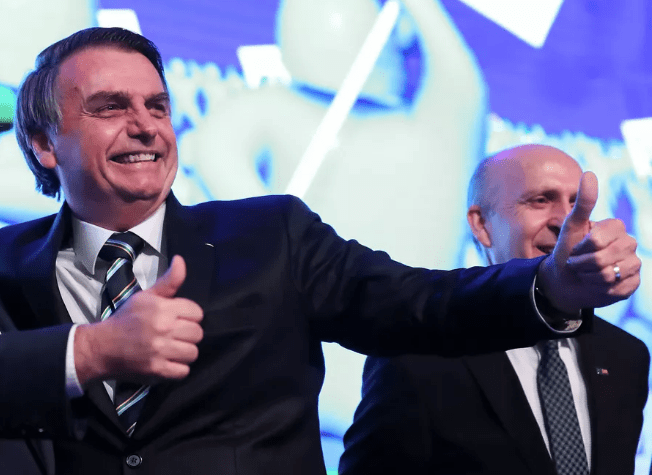 Bolsonaro faz discurso emocionado e é aplaudido de pé em encontro com prefeitos. Assista o vídeo! - Pátria Digital