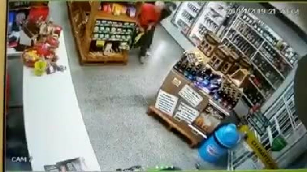 Vagabundo tenta assaltar loja de bebidas em Blumenau/SC e é baleado por proprietária praticante de t