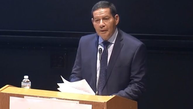 Vice-presidente Hamilton Mourão aplaudido de pé: "Geisel não foi eleito, eu fui”. Assista o vídeo! - Pátria Digital