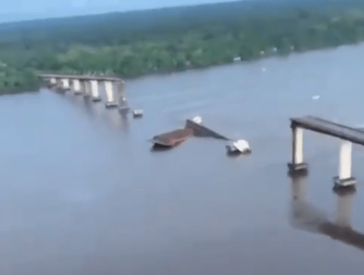 No Pará: Balsa atinge ponte e grande parte da estrutura desaba. Assista o vídeo! - Pátria Digital