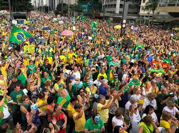 Manifestação a favor da Lava Toga e contra Gilmar Mendes leva multidão a Paulista. Assista o vídeo! - Pátria Digital