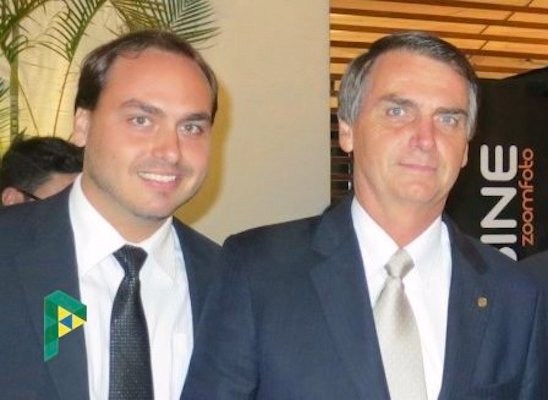 Bolsonaro diz que Carlos Bolsonaro merece cargo de Ministro "Ele que me botou aqui" Assista o vídeo! - Pátria Digital