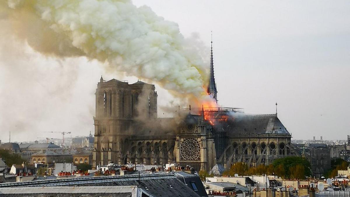 Suspeito tentou entrar na catedral de Notre-Dame com galões de gasolina. Saiba mais! - Pátria Digital