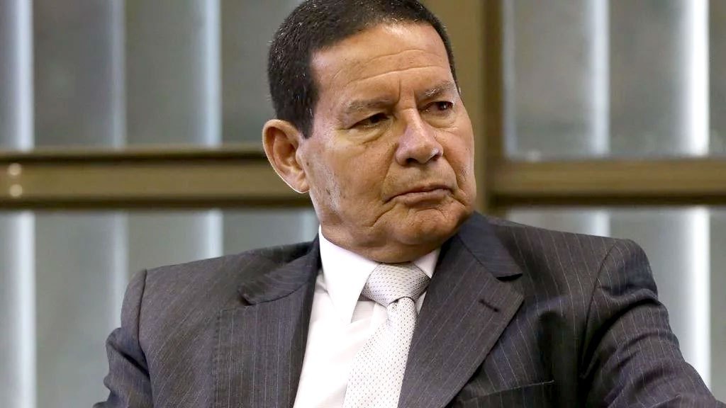 Vice-presidente Hamilton Mourão aconselha Olavo de Carvalho a parar de opinar sobre política - Pátria Digital