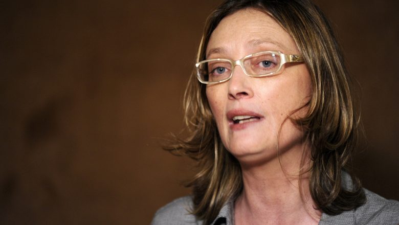 Maria Rosário flagrada empurrando deputados na Câmara - RENOVA Mídia