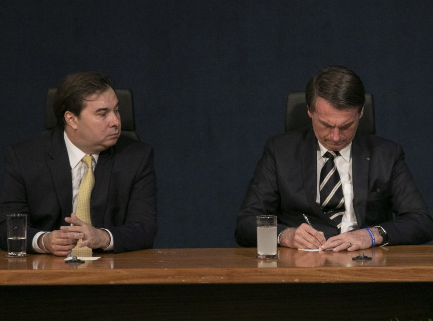 Maia deixa anistia a partidos políticos para Bolsonaro - RENOVA Mídia