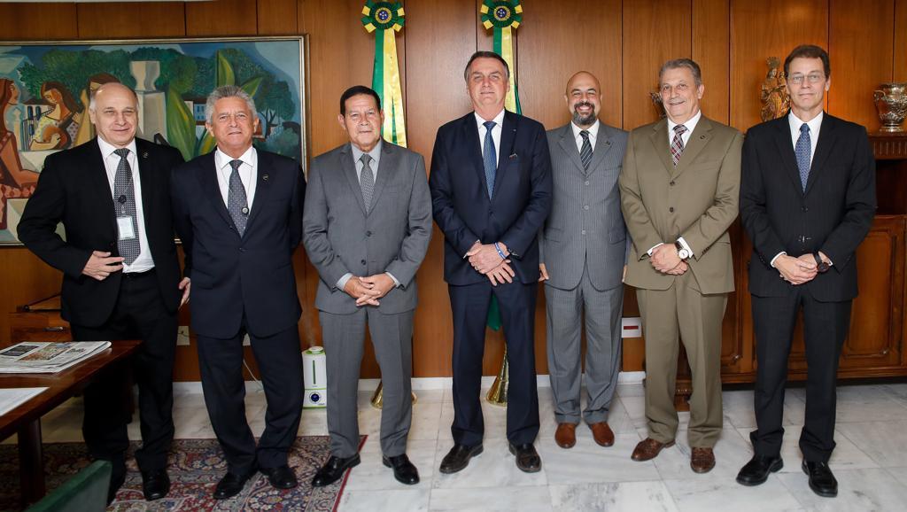 A Pedido de Bolsonaro, Vice-presidente Hamilton Mourão irá a China, para preparar a visita do presidente ao país ainda este ano. Assista a entrevista! - Pátria Digital