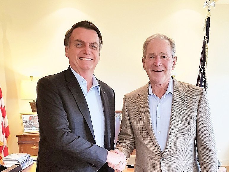 Presidente Bolsonaro em encontro com ex-presidente americano George W. Bush - Pátria Digital