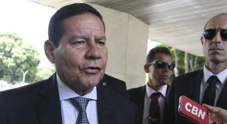 Mourão evita novos atritos com Olavo de Carvalho - RENOVA Mídia