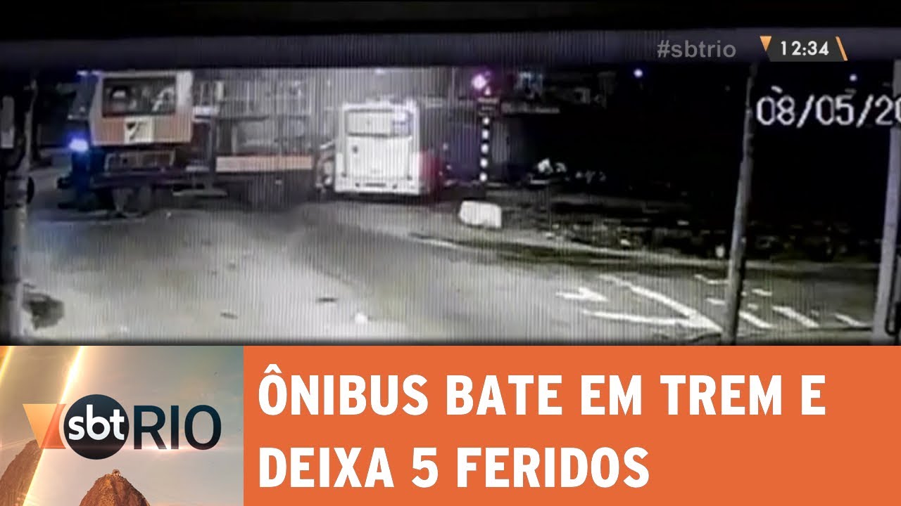 Ônibus bate em trem e deixa 5 feridos em Marechal Hermes
