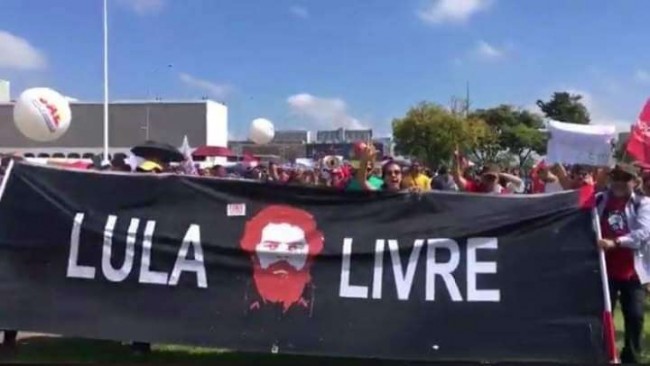 A patética marcha pela educação