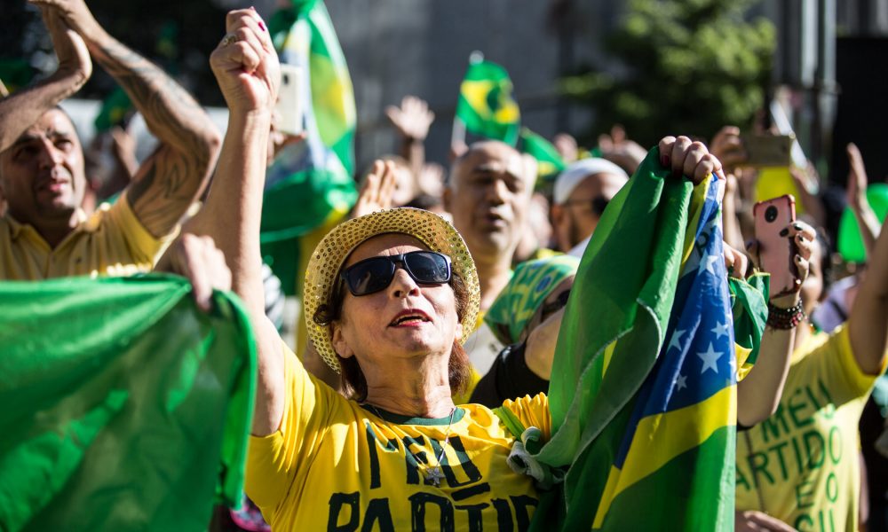 Pesquisa: Brasileiros identificam-se majoritariamente com a Direita – Conexão Política