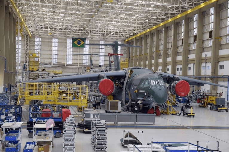 O avião militar KC-390 da Embraer esta pronto e será entregue nas próximas semanas - Pátria Digital