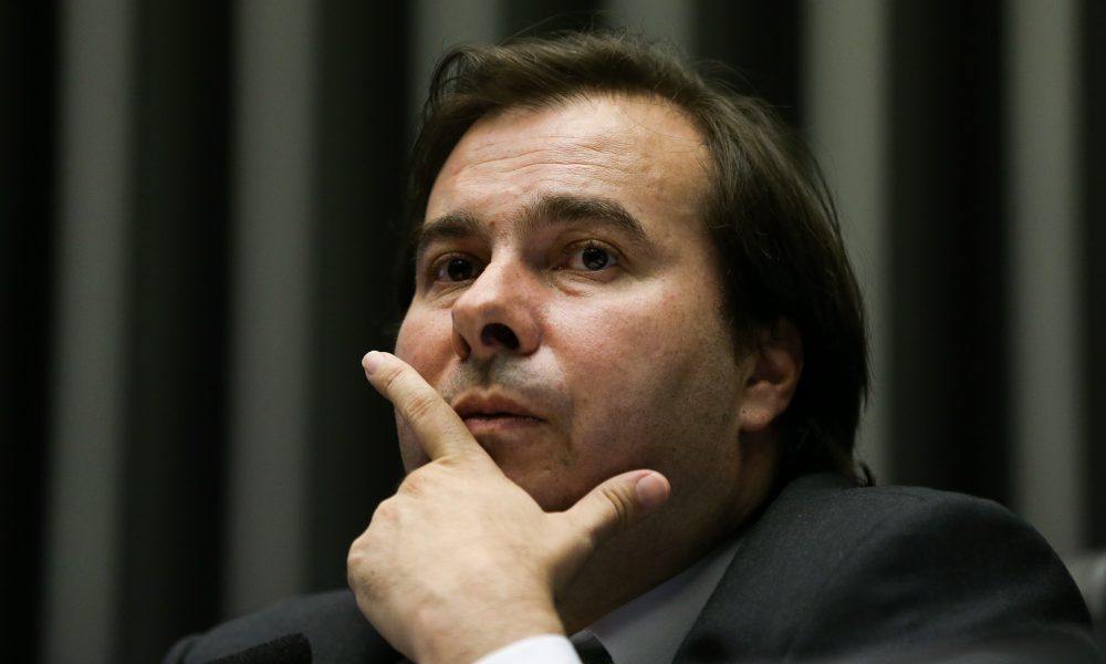 Maia diz que país entrará em colapso sem aprovação de reformas